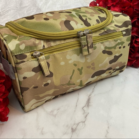 His & Her Camo Toiletry Cosmetic Travel Bag - Picture 10 of 16